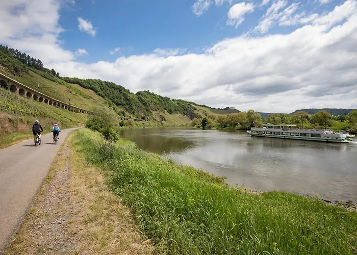 Am Moselstausee Sankt Aldegund